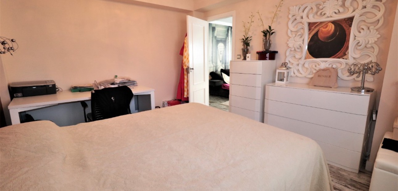 Venta - Apartamento / piso -
Torrevieja