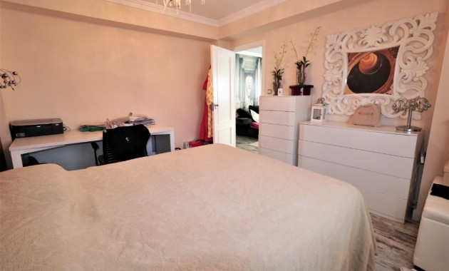 Venta - Apartamento / piso -
Torrevieja