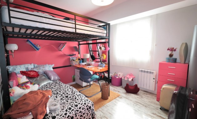 Venta - Apartamento / piso -
Torrevieja