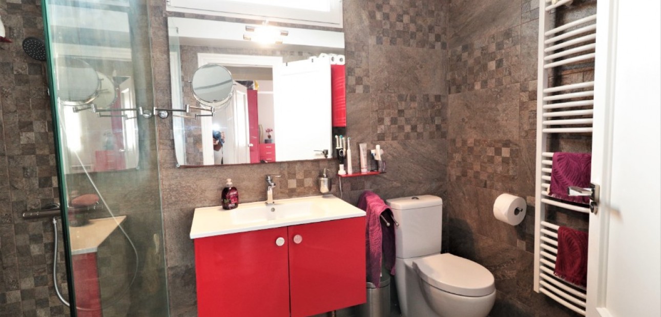 Venta - Apartamento / piso -
Torrevieja