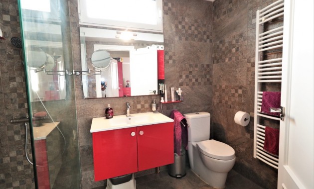 Venta - Apartamento / piso -
Torrevieja