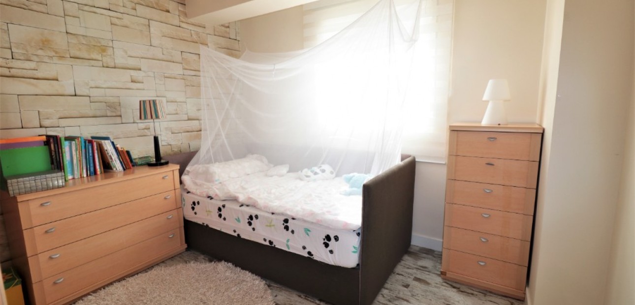 Venta - Apartamento / piso -
Torrevieja