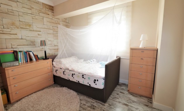 Venta - Apartamento / piso -
Torrevieja