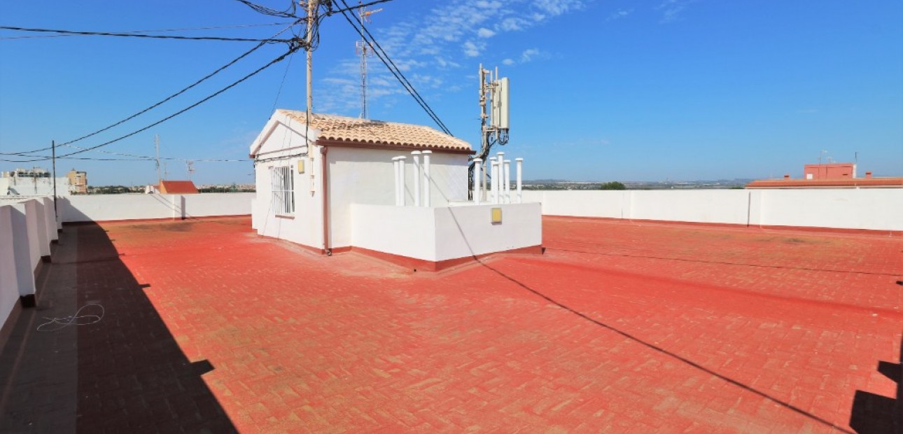 Venta - Apartamento / piso -
Torrevieja
