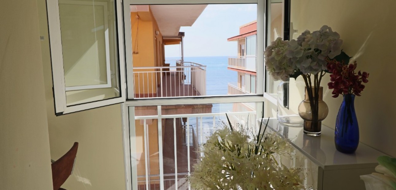 Venta - Apartamento / piso -
Torrevieja