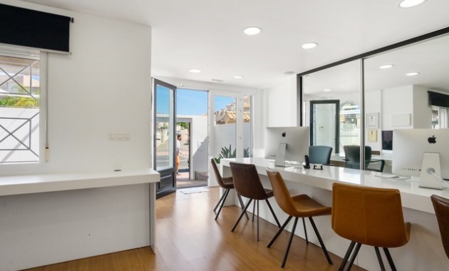 Herverkoop - Reclame -
Torrevieja