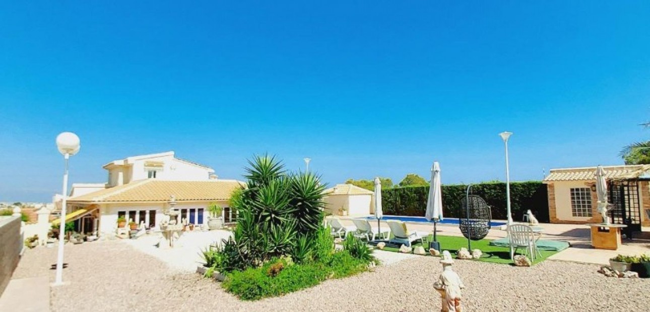 Sale - Villa -
Campoamor