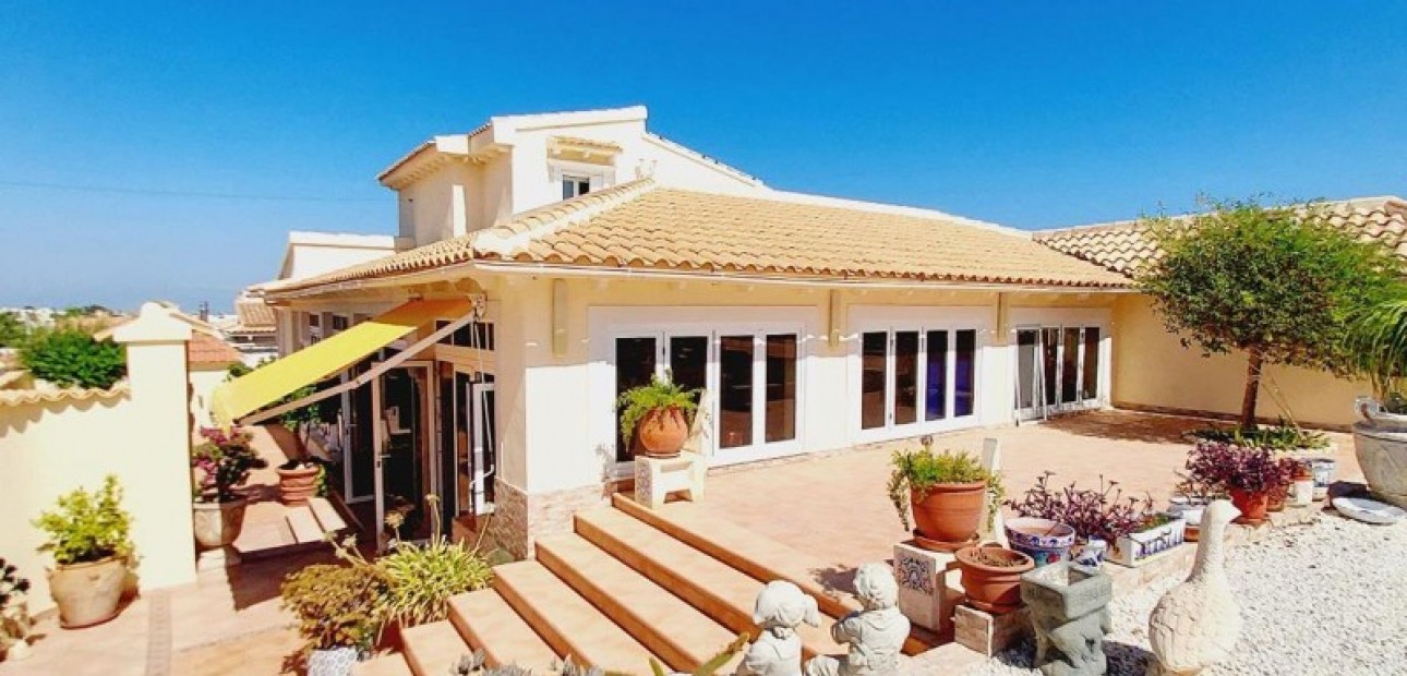 Sale - Villa -
Campoamor