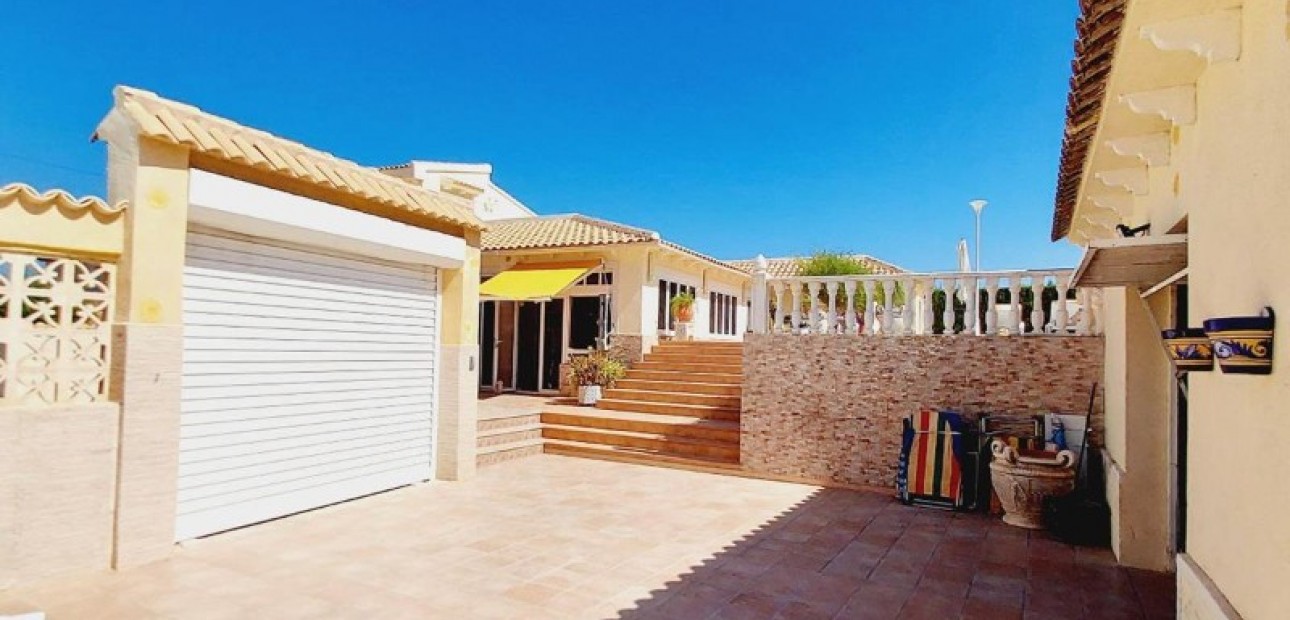 Sale - Villa -
Campoamor
