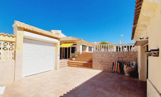 Sale - Villa -
Campoamor