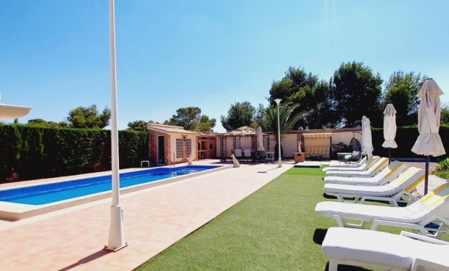 Sale - Villa -
Campoamor