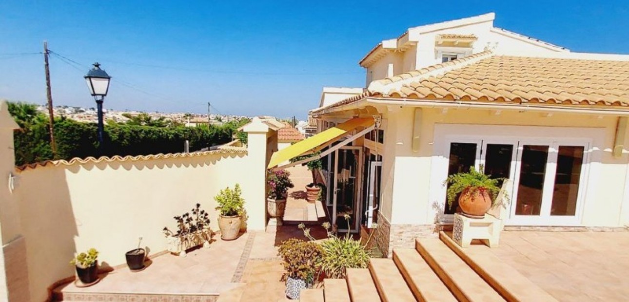 Sale - Villa -
Campoamor