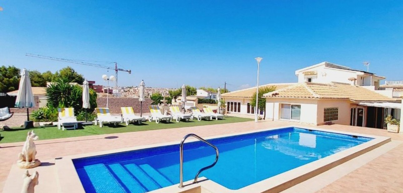 Sale - Villa -
Campoamor