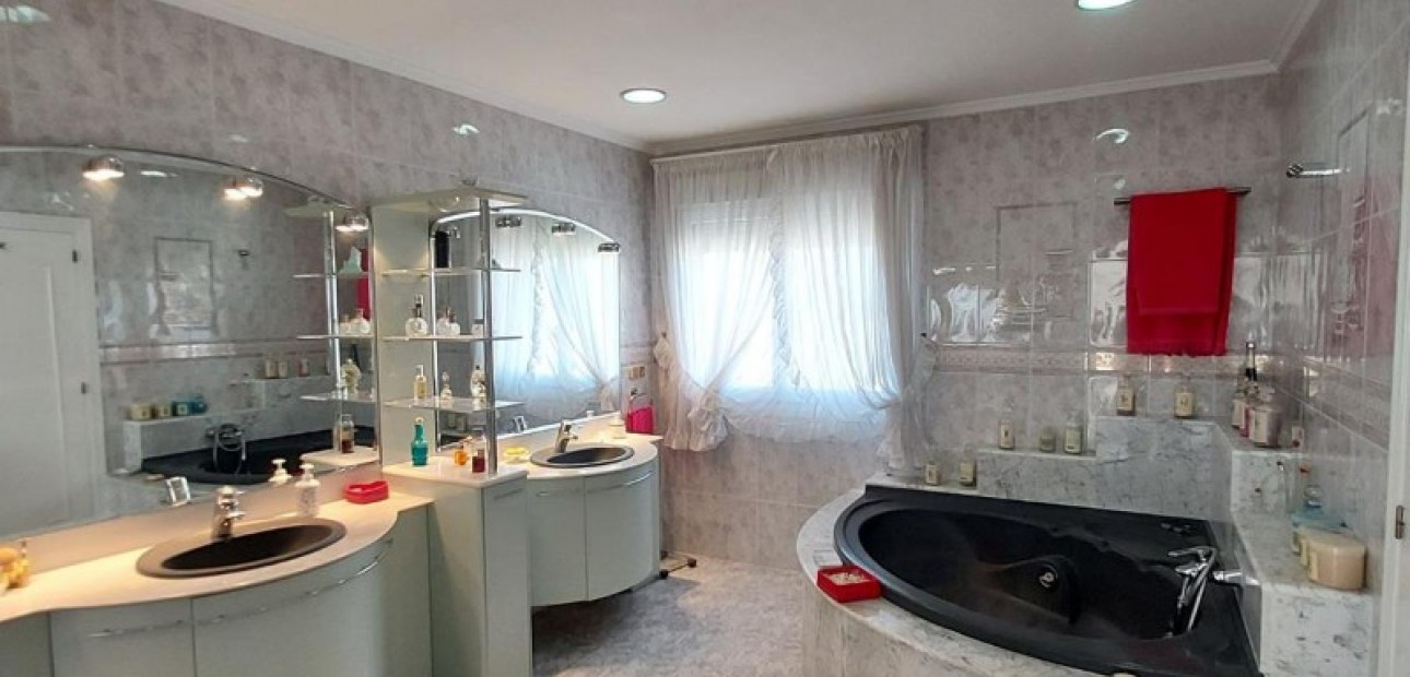 Sale - Villa -
Campoamor