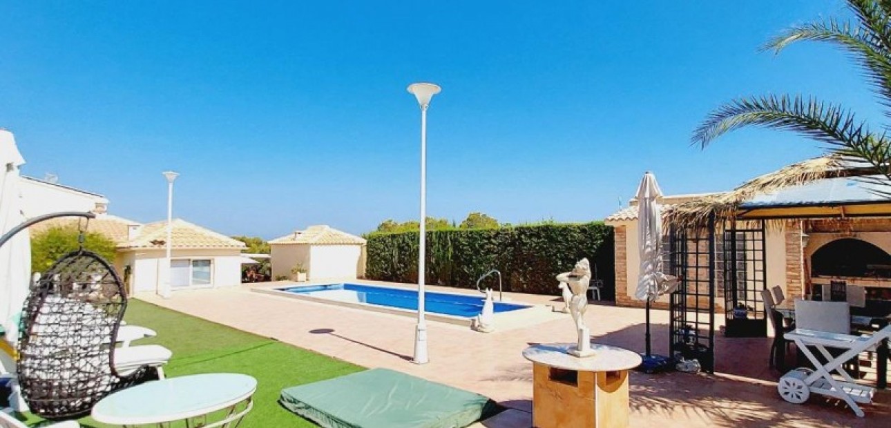 Sale - Villa -
Campoamor