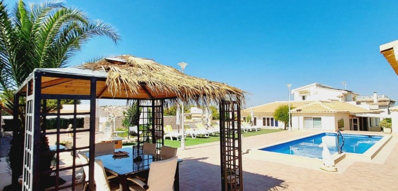 Sale - Villa -
Campoamor