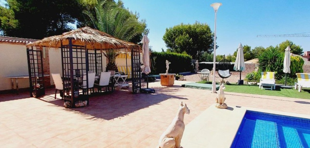 Sale - Villa -
Campoamor