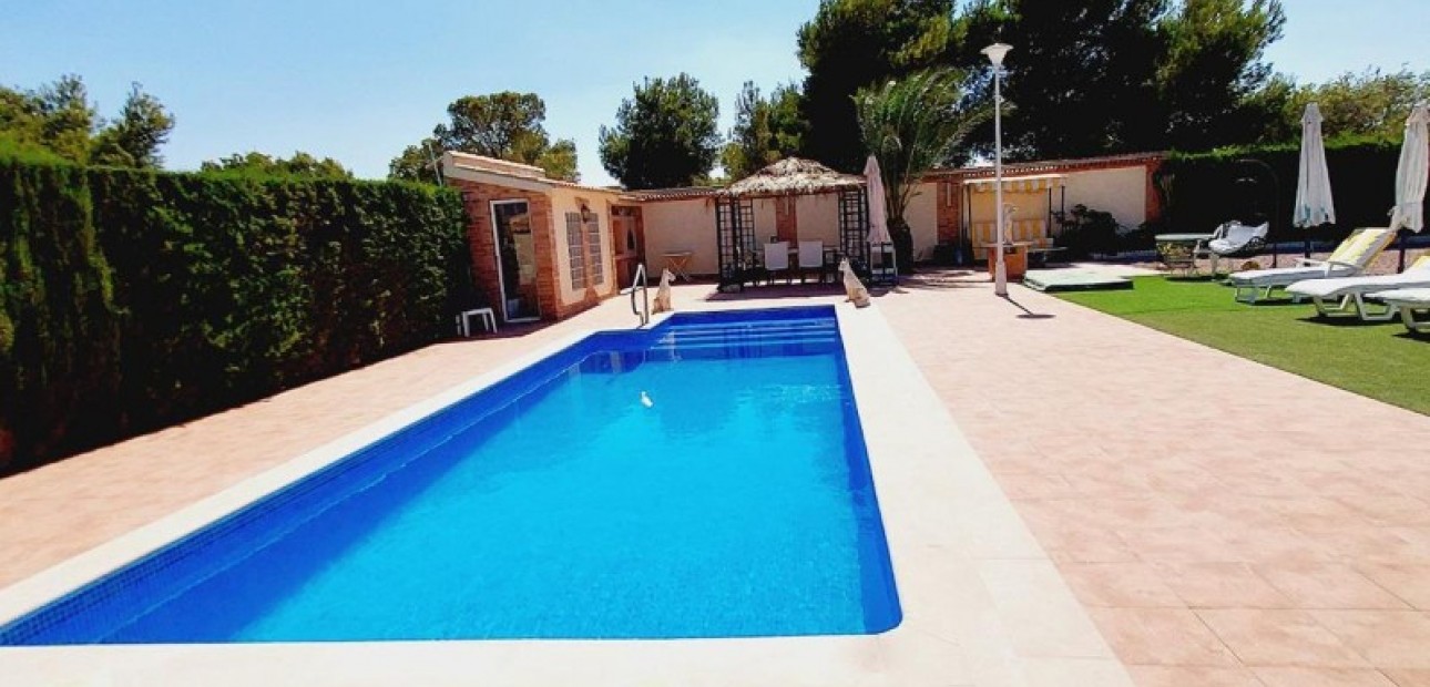 Sale - Villa -
Campoamor