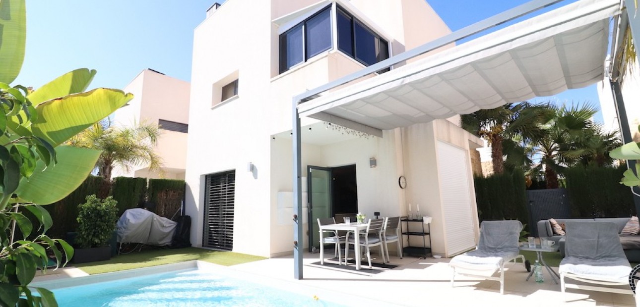 Sale - Villa -
Ciudad Quesada