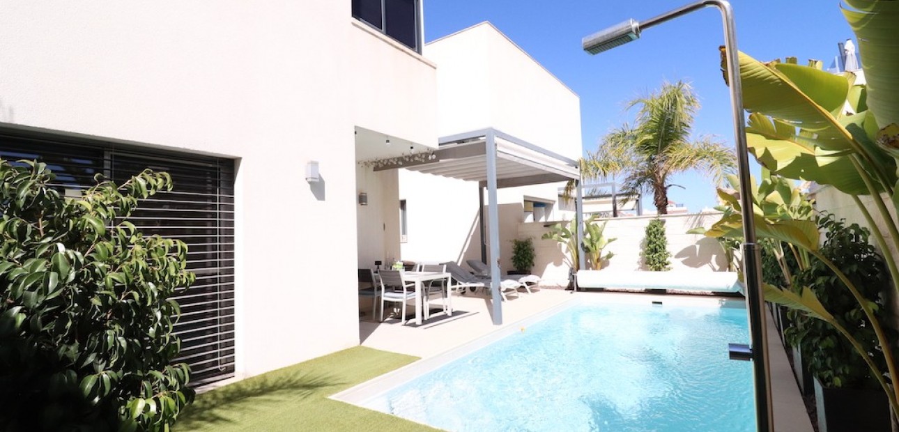 Sale - Villa -
Ciudad Quesada