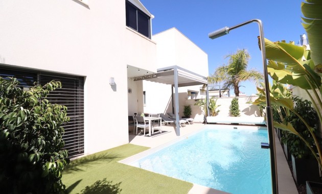 Sale - Villa -
Ciudad Quesada