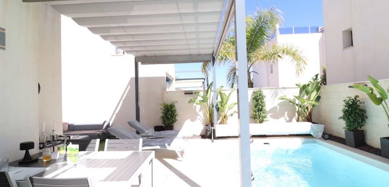 Sale - Villa -
Ciudad Quesada