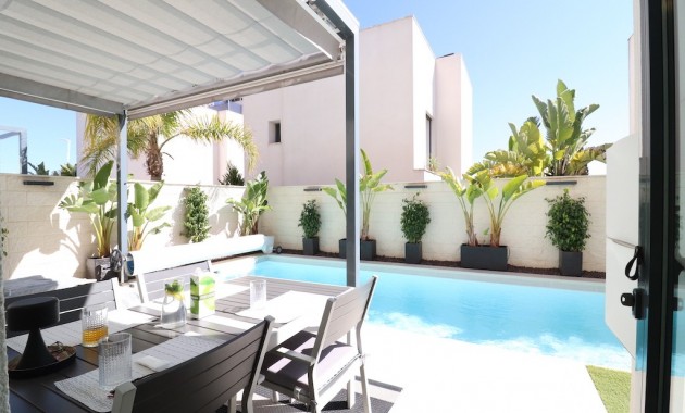 Sale - Villa -
Ciudad Quesada