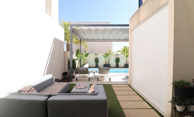 Sale - Villa -
Ciudad Quesada