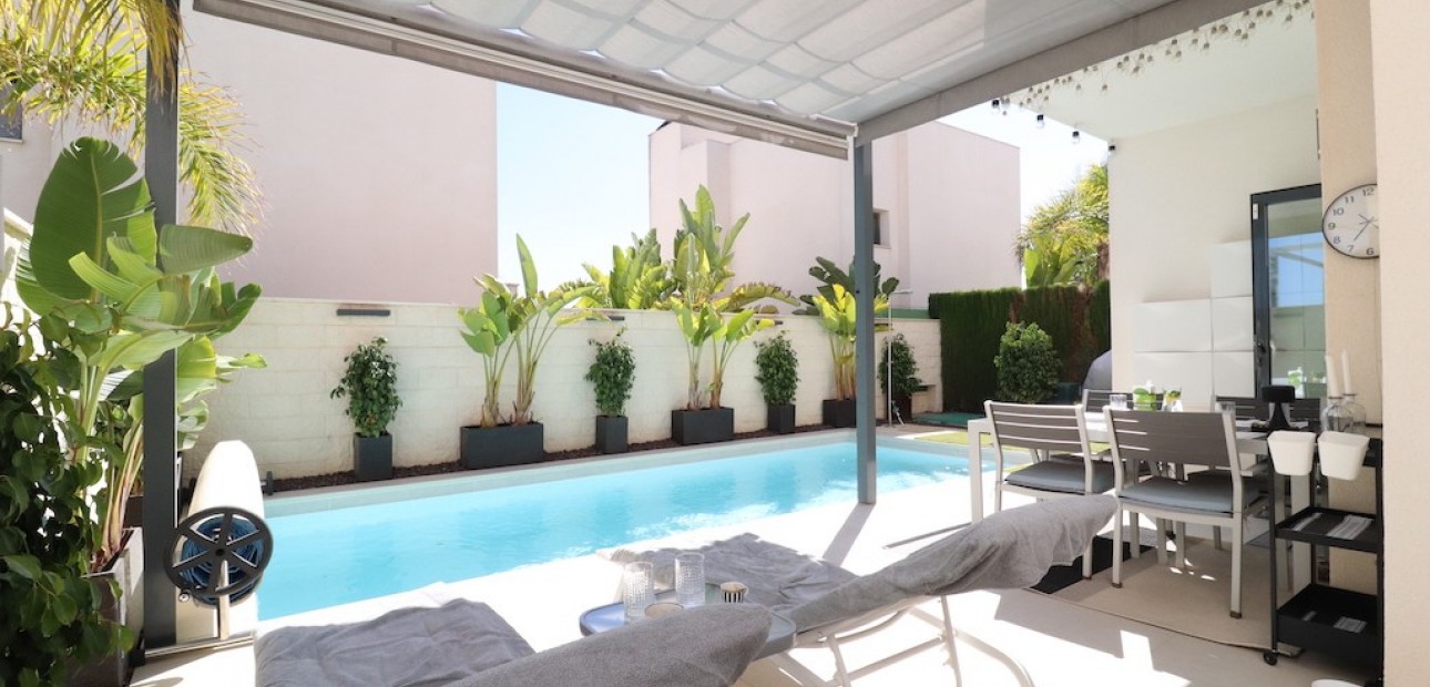 Sale - Villa -
Ciudad Quesada