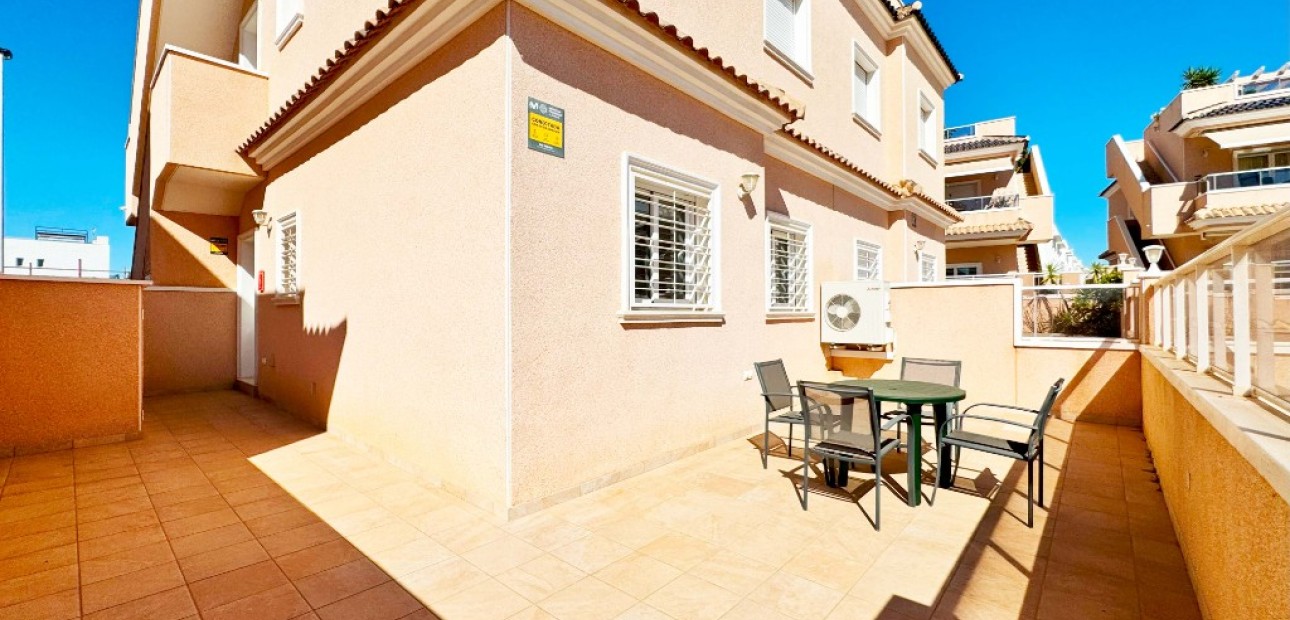 Vakantie verhuur - Appartement / flat -
Punta Prima