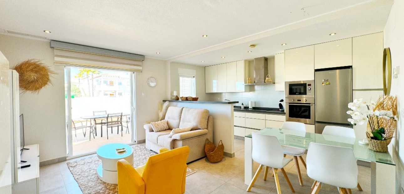 Vakantie verhuur - Appartement / flat -
Punta Prima