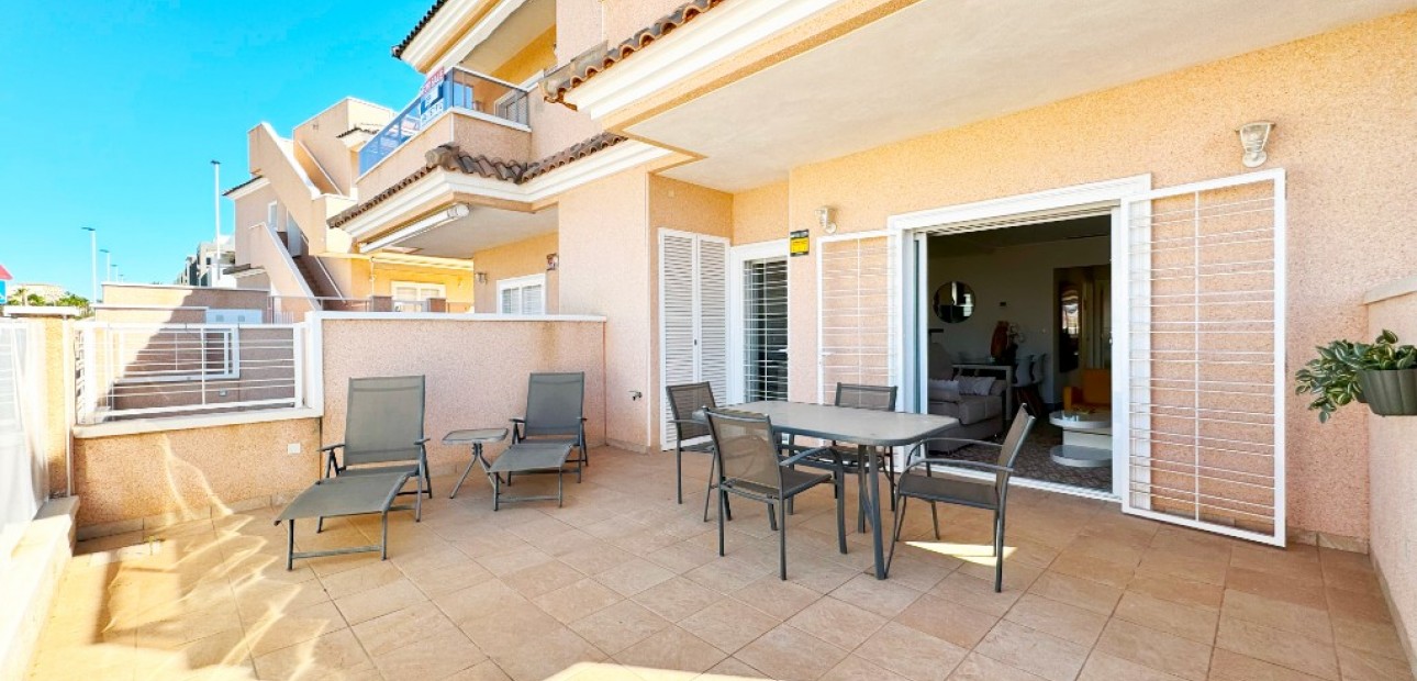 Vakantie verhuur - Appartement / flat -
Punta Prima