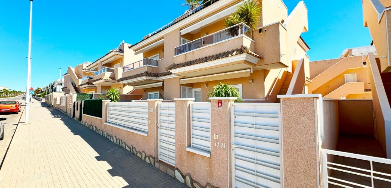 Vakantie verhuur - Appartement / flat -
Punta Prima