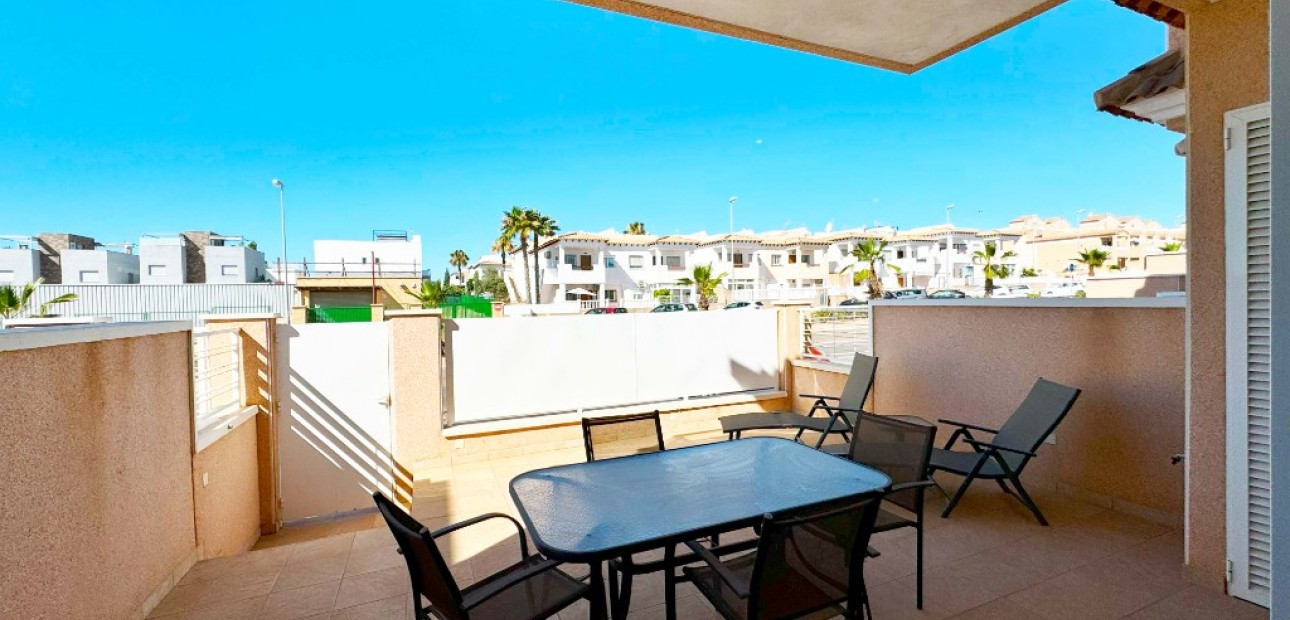 Vakantie verhuur - Appartement / flat -
Punta Prima