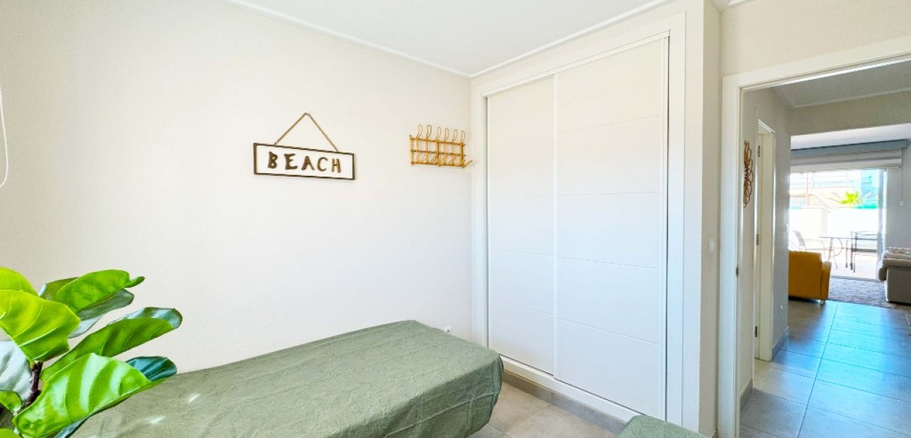 Vakantie verhuur - Appartement / flat -
Punta Prima