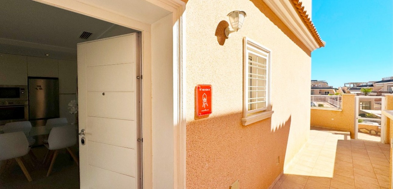 Vakantie verhuur - Appartement / flat -
Punta Prima