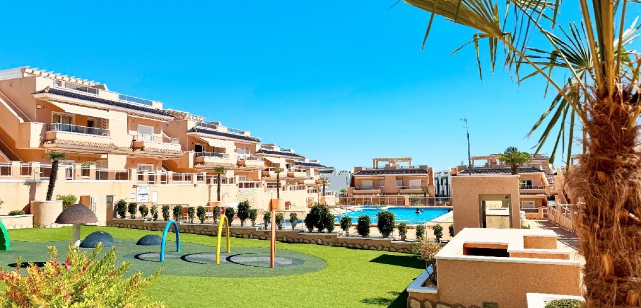 Vakantie verhuur - Appartement / flat -
Punta Prima