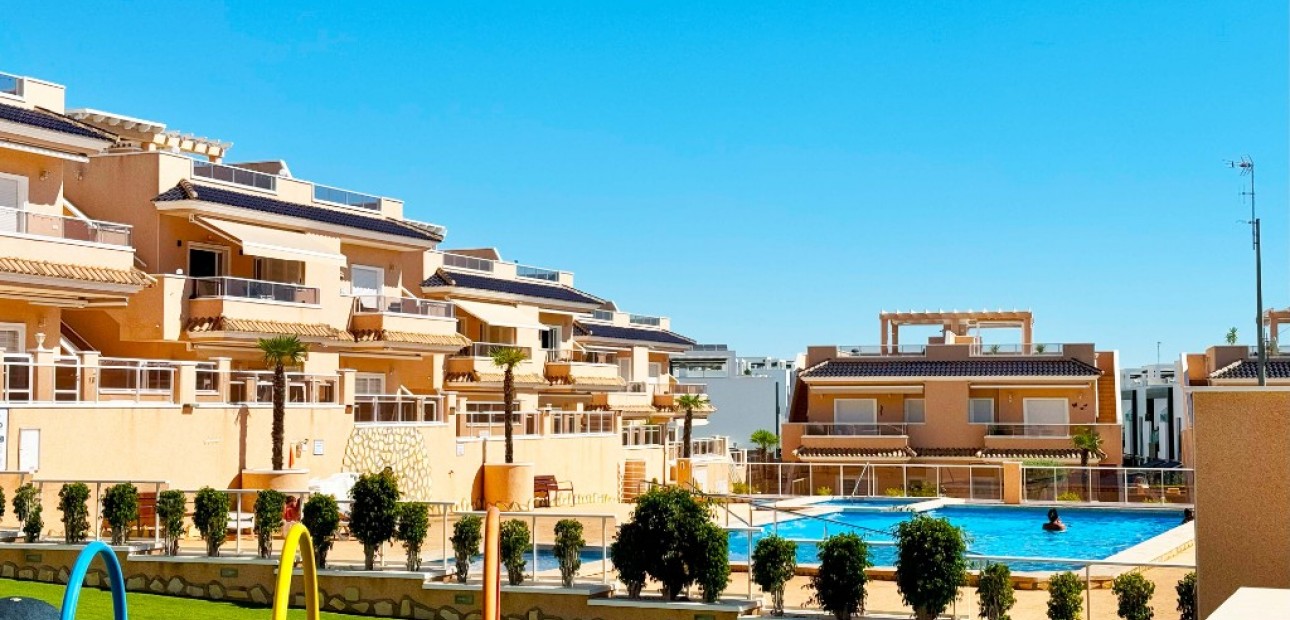 Vakantie verhuur - Appartement / flat -
Punta Prima