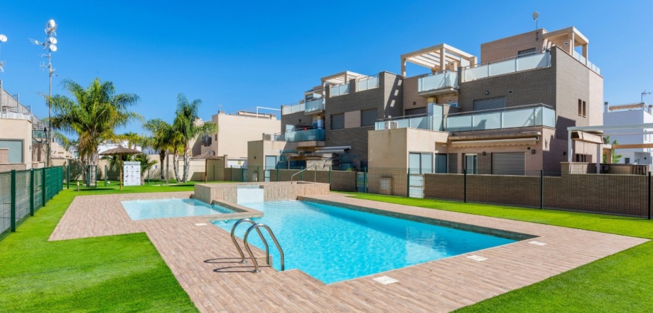 Herverkoop - Herenhuis -
Torre de la Horadada