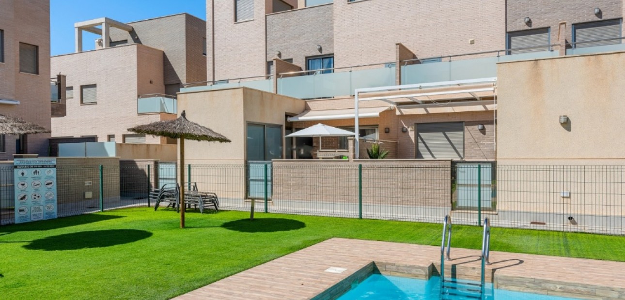 Herverkoop - Herenhuis -
Torre de la Horadada