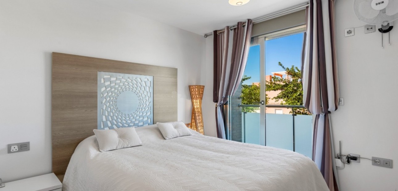 Herverkoop - Herenhuis -
Torre de la Horadada