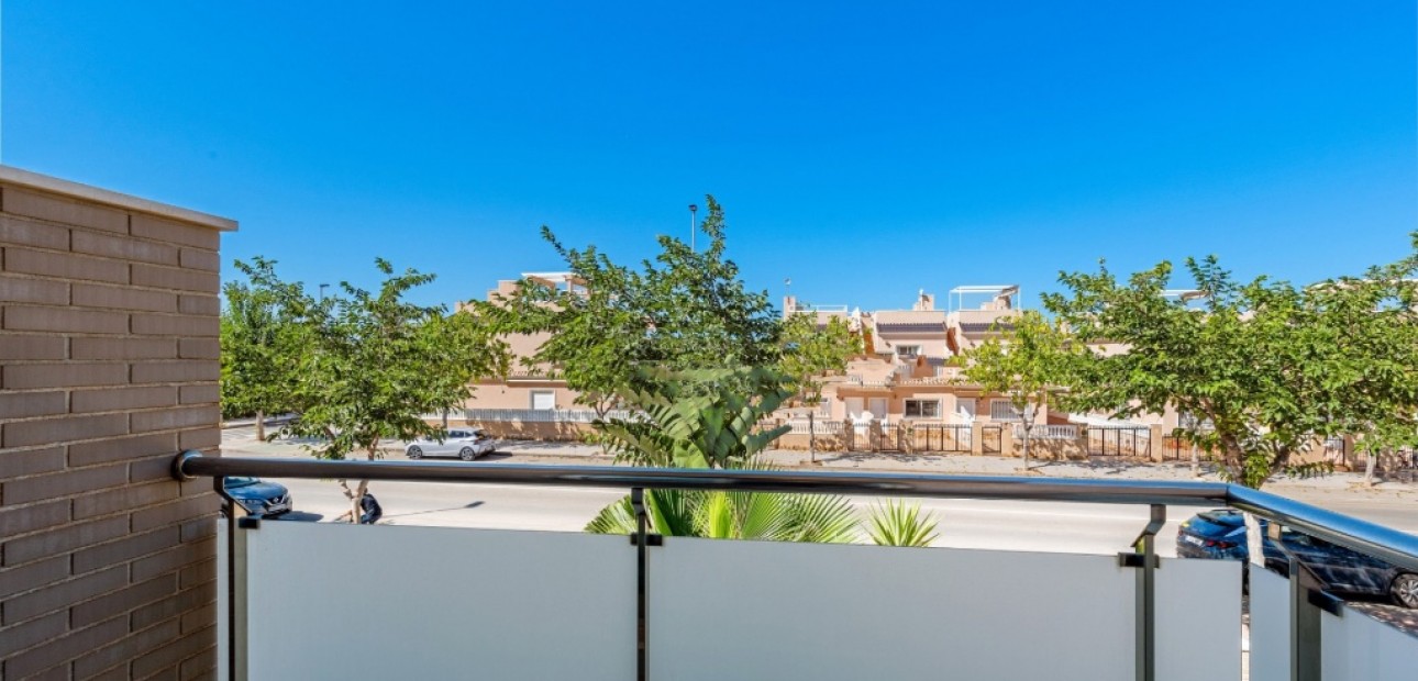 Herverkoop - Herenhuis -
Torre de la Horadada