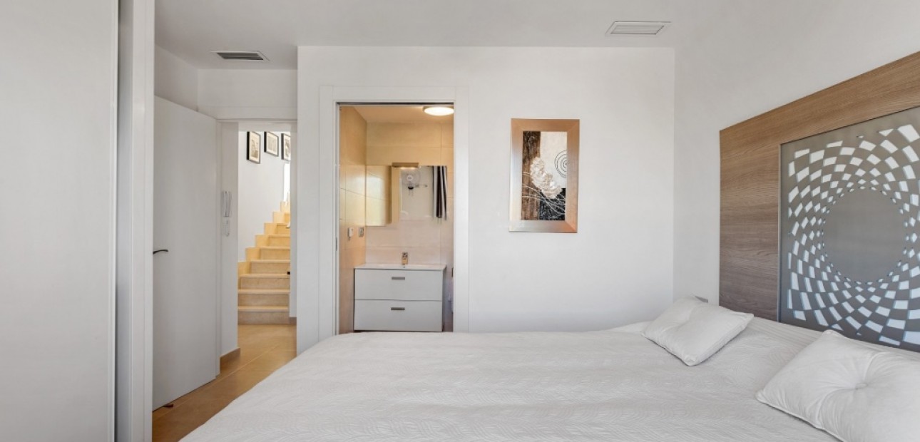 Herverkoop - Herenhuis -
Torre de la Horadada