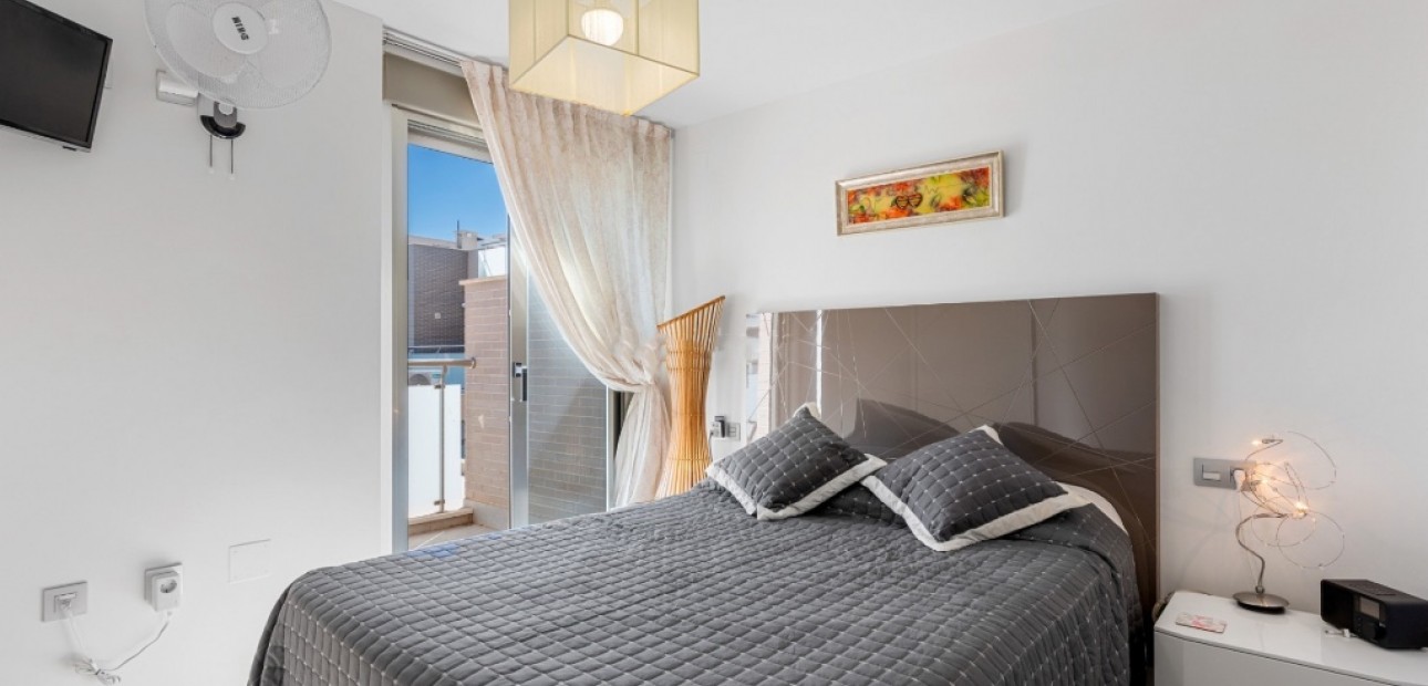 Herverkoop - Herenhuis -
Torre de la Horadada