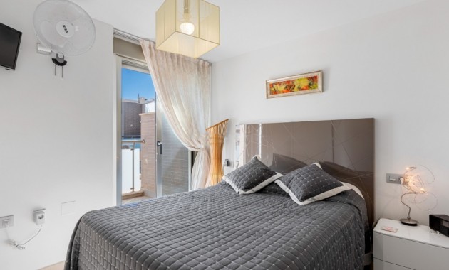 Herverkoop - Herenhuis -
Torre de la Horadada