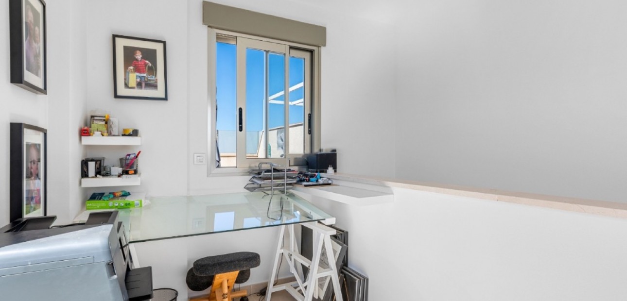 Herverkoop - Herenhuis -
Torre de la Horadada