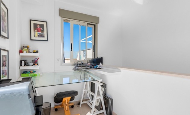 Herverkoop - Herenhuis -
Torre de la Horadada