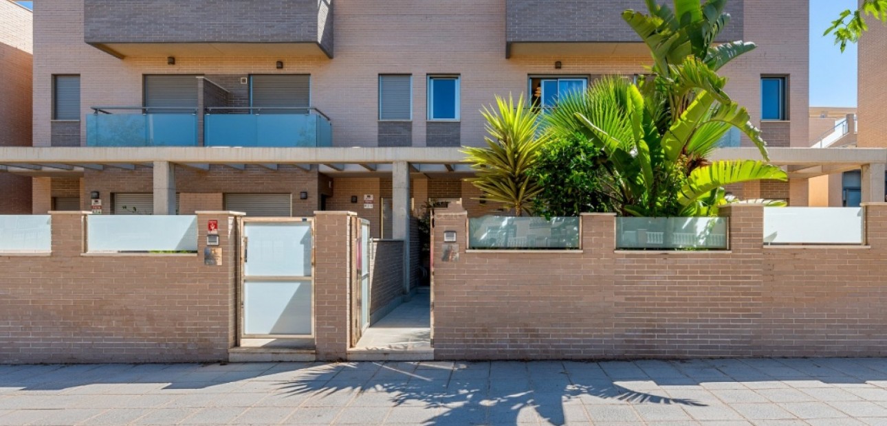 Herverkoop - Herenhuis -
Torre de la Horadada