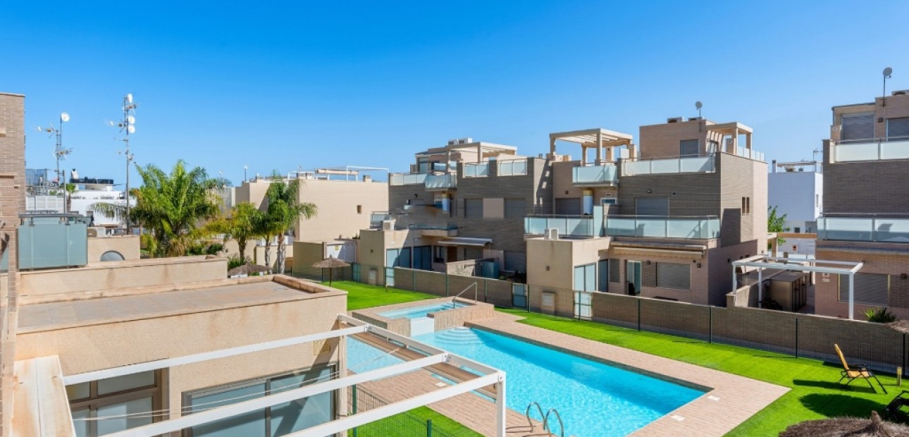 Herverkoop - Herenhuis -
Torre de la Horadada