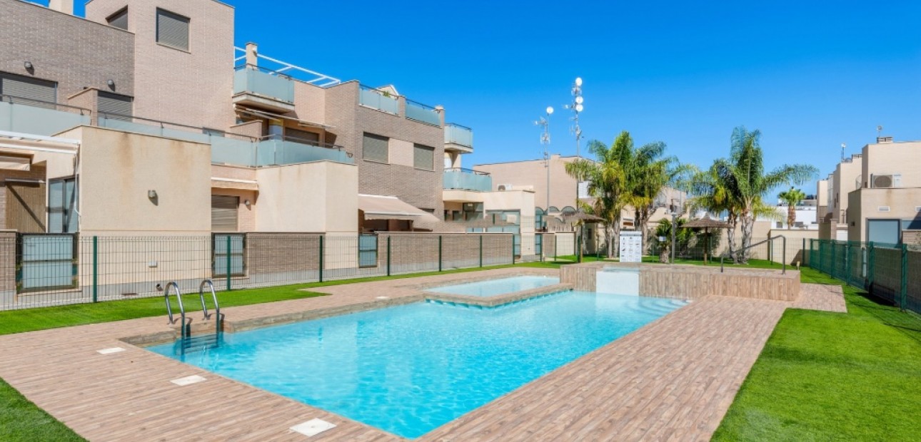 Herverkoop - Herenhuis -
Torre de la Horadada